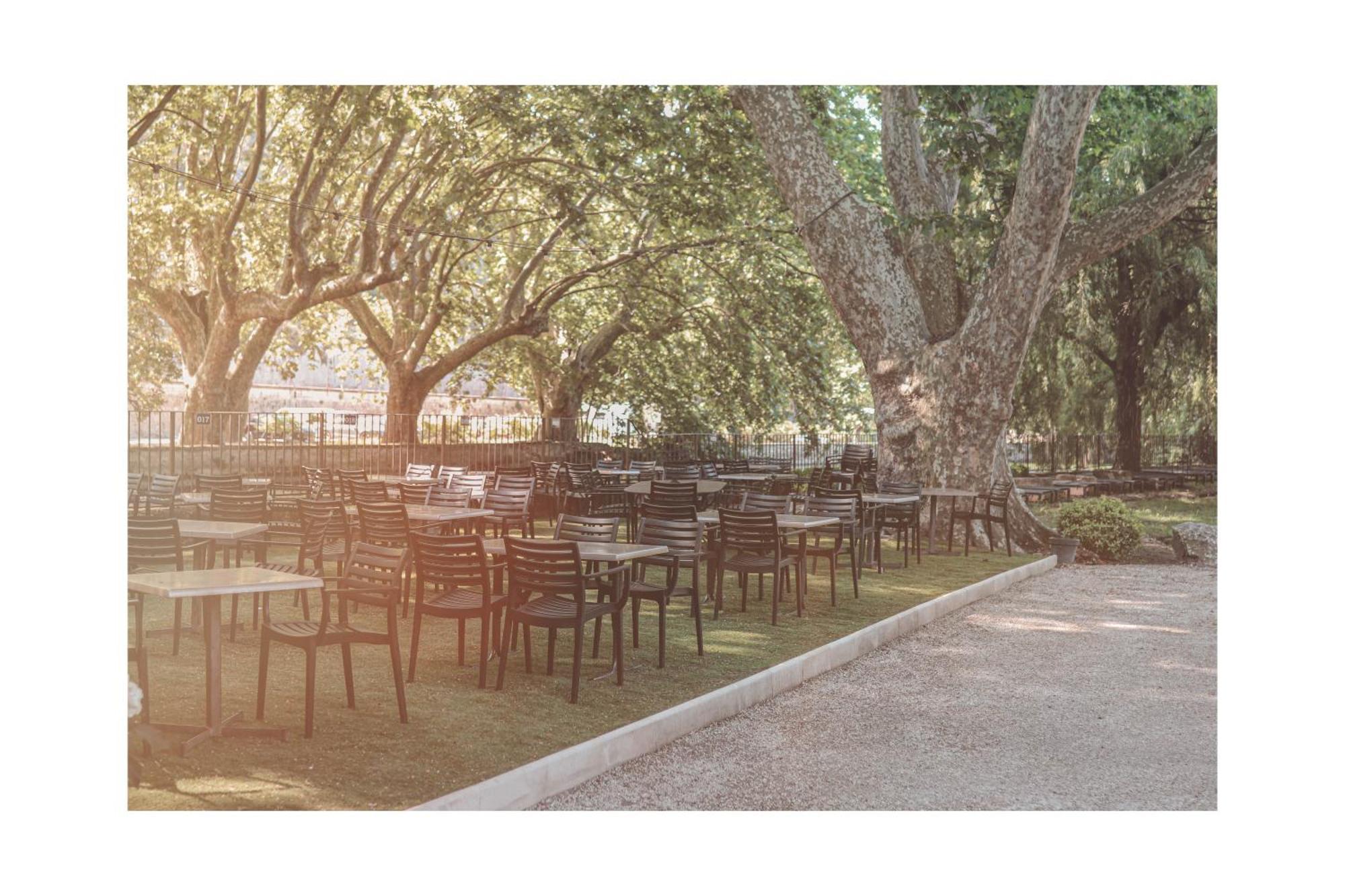 Restaurant Du Parc En Bord De Riviere Hotel