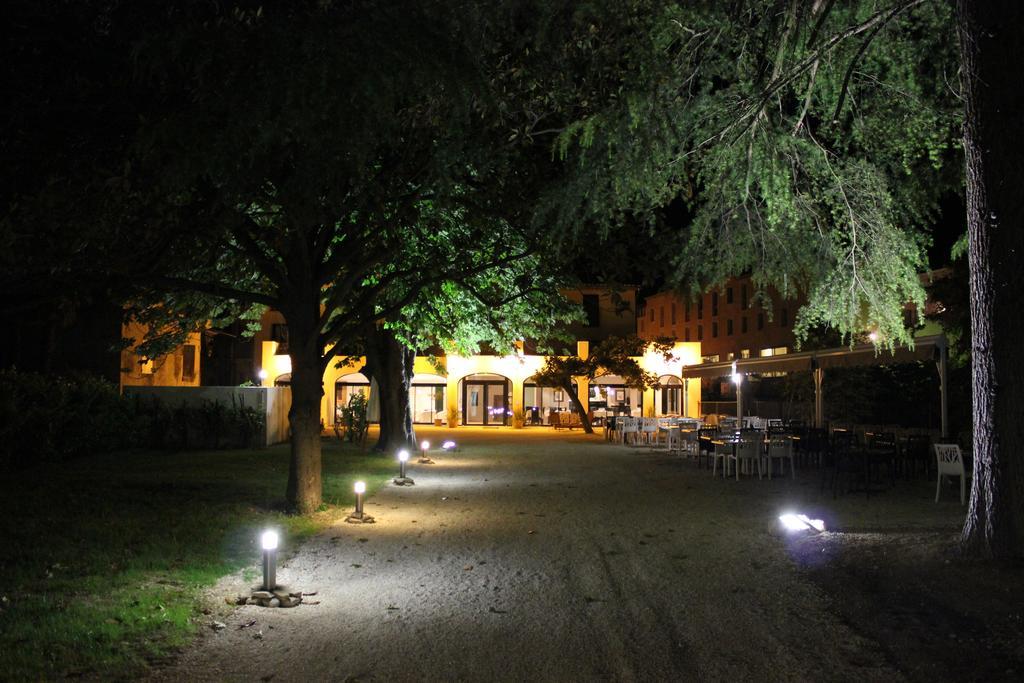 Hotel Restaurant Du Parc En Bord De Riviere