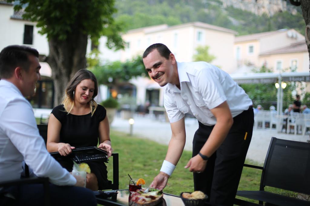 Restaurant Du Parc En Bord De Riviere Hotel Fontaine-de-Vaucluse